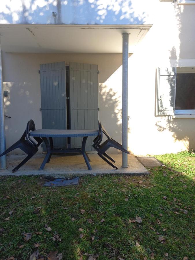 Saint Geniez D'Olt Jolie T2 Amenagee Et Equipee Village Goelia 2 Piscines Chauffees Exterior photo